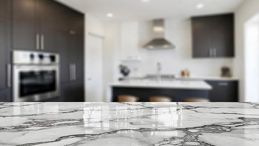 Výška kuchyňské pracovní desky - jak vybrat tu, která vyhovuje vaší výšce?